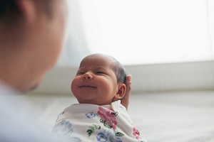 Em agosto, o número de nados-vivos cresceu 5,3% relativamente ao mês homólogo de 2021
