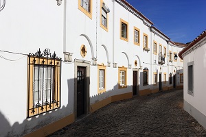 Overnight stays in Alentejo and RA Madeira exceeded the levels of October 2019 - October 2021