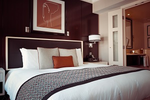Overnight stays from non residents keep on reducing trend