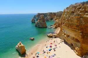 Number of tourism trips of residents keep growing at a slower pace, with a decrease in trips abroad
