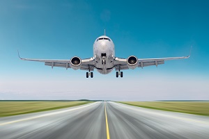 Transporte aéreo de passageiros em agosto manteve tendência de crescimento, mas regista diminuição de 40% face ao mês homólogo pré-pandemia