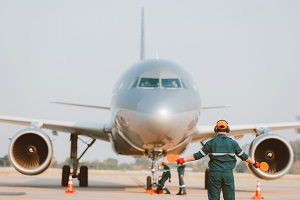 Movimento de passageiros nos aeroportos nacionais mais que duplicou em 2022, mas ainda não atingiu os níveis de 2019