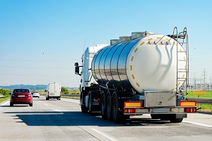Exports and imports decreased by 3.8% and 6.4%, respectively, in nominal terms