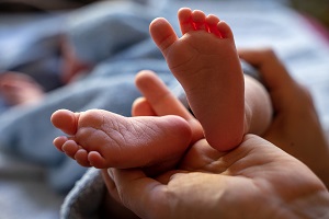 De janeiro a outubro de 2021, nasceram menos 5 965 nados-vivos do que no período homólogo de 2020